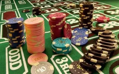Kyats02 ငွေထုတ်စနစ် Wave Money KBZPay AYA Pay ဖြင့် MMK ငွေထုတ်နေသော မြင်ကွင်း